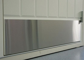 Отбойная пластина из нержавеющей стали 490х300