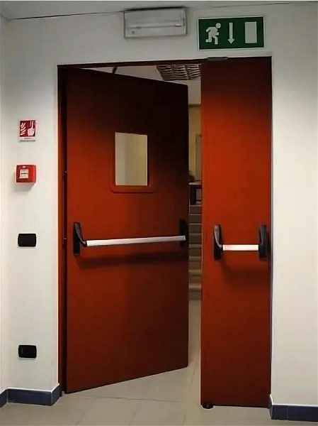 Противопожарная дверь эвакуационного выхода со стеклом